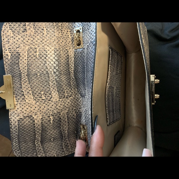 Authentic HENRI BENDEL versatile handbag... - Picture 6 of 7